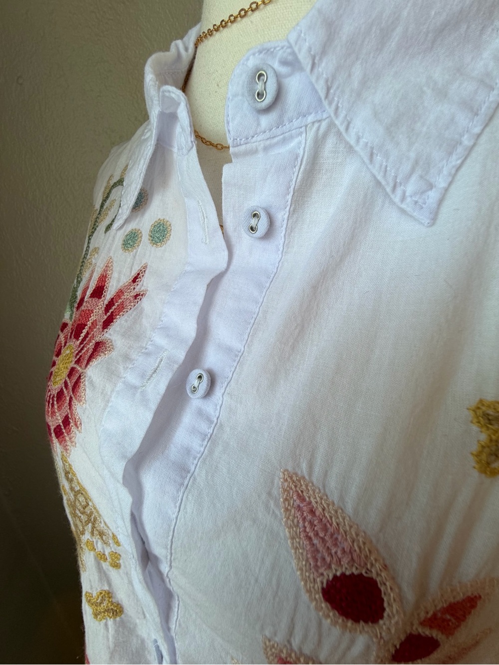 Johnny Was White Button-Up Blouse with Multicolor Floral Embroidery Size Small - Picture 12 of 15